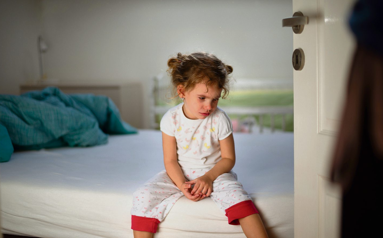 Schwerwiegende Folgen: Kinder, die Gewalt erleben, haben später ein erhöhtes Risiko für Depressionen und Alkoholismus. Bild Getty Image